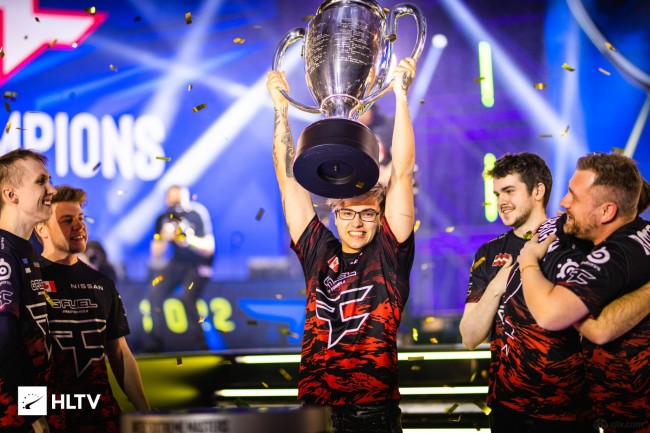 957兰博炙烤三杀 管泽元皮城执法抓爆LangX 957队1-0LangX队