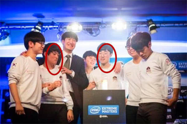 罗云熙与LPL四支出征队伍合照：LPL加油出征顺利，等凯旋！