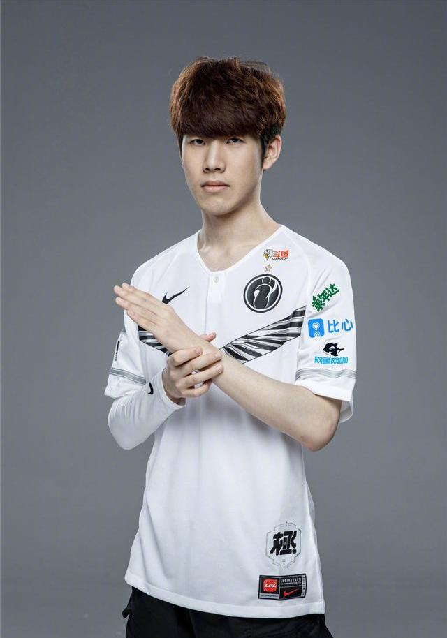 DOTA2比分：中国DOTA2职业杯，Aster 1：2 不敌LBZS为IG平反？