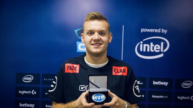 Hanwha Life Esports 和 Karmine Corp 在 First Stand 2025 中获得胜利