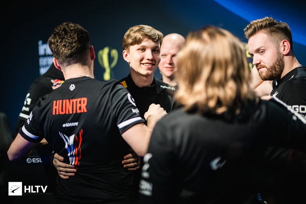 英雄联盟S12淘汰赛GENG 3-2 DK拿下，Chovy赛后认为DRX会击败EDG晋级