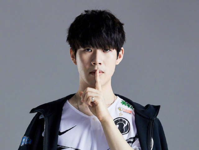 Leviatán VALORANT benches demon1 and rossy